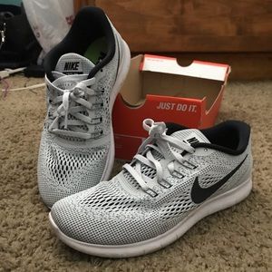 Women’s Nike free run 9.5
